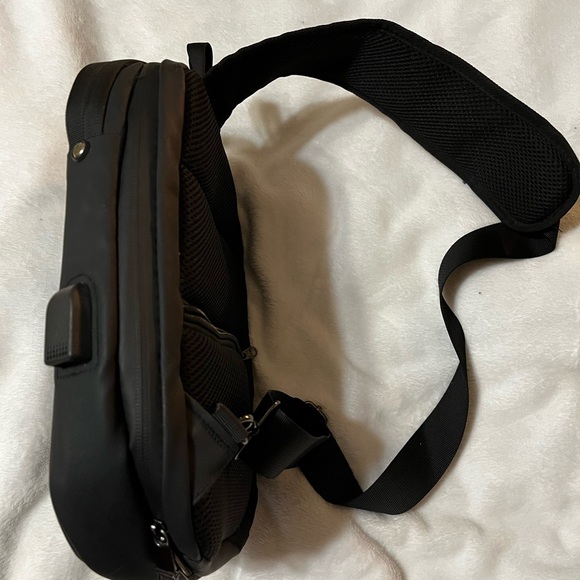 Motorola Razr hard shell sling bag - Picture 2 of 8